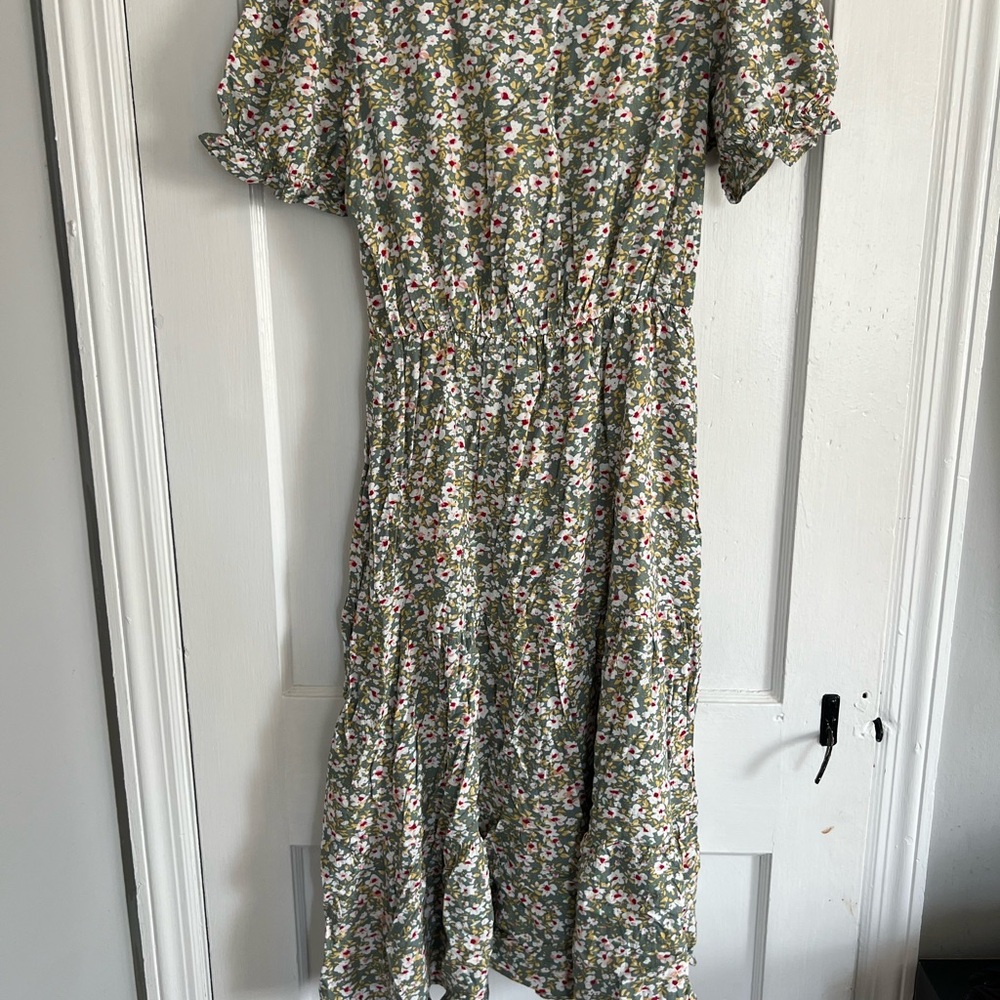Chic Floral Midi Dress in Green